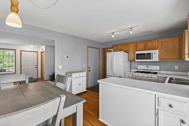 7886 Forest Boulevard E, Woodbury, MN 55125