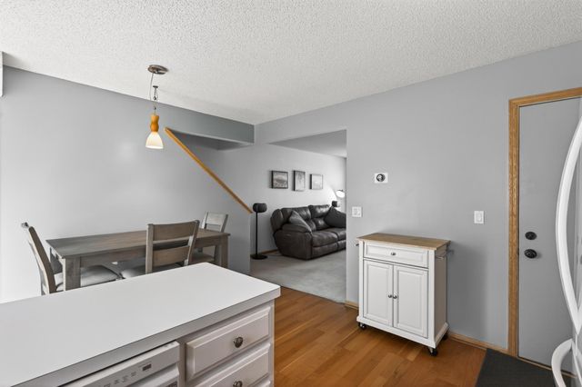 7886 Forest Boulevard E, Woodbury, MN 55125