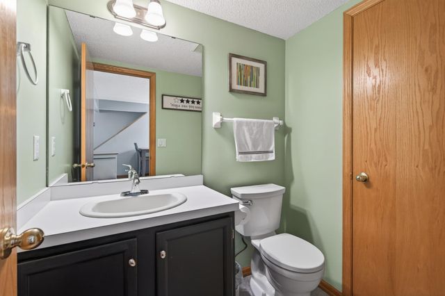 7886 Forest Boulevard E, Woodbury, MN 55125