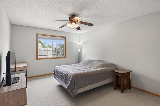 7886 Forest Boulevard E, Woodbury, MN 55125