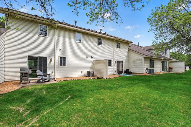 7886 Forest Boulevard E, Woodbury, MN 55125