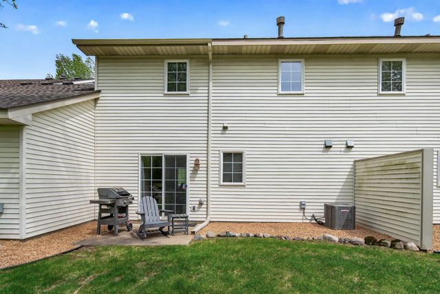 7886 Forest Boulevard E, Woodbury, MN 55125