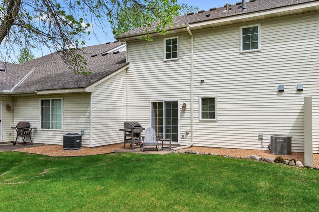 7886 Forest Boulevard E, Woodbury, MN 55125