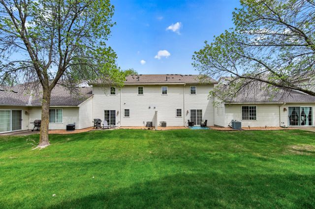 7886 Forest Boulevard E, Woodbury, MN 55125
