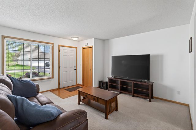 7886 Forest Boulevard E, Woodbury, MN 55125