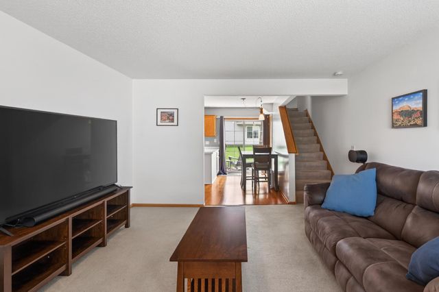7886 Forest Boulevard E, Woodbury, MN 55125
