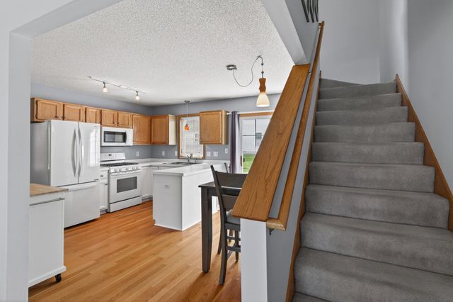 7886 Forest Boulevard E, Woodbury, MN 55125