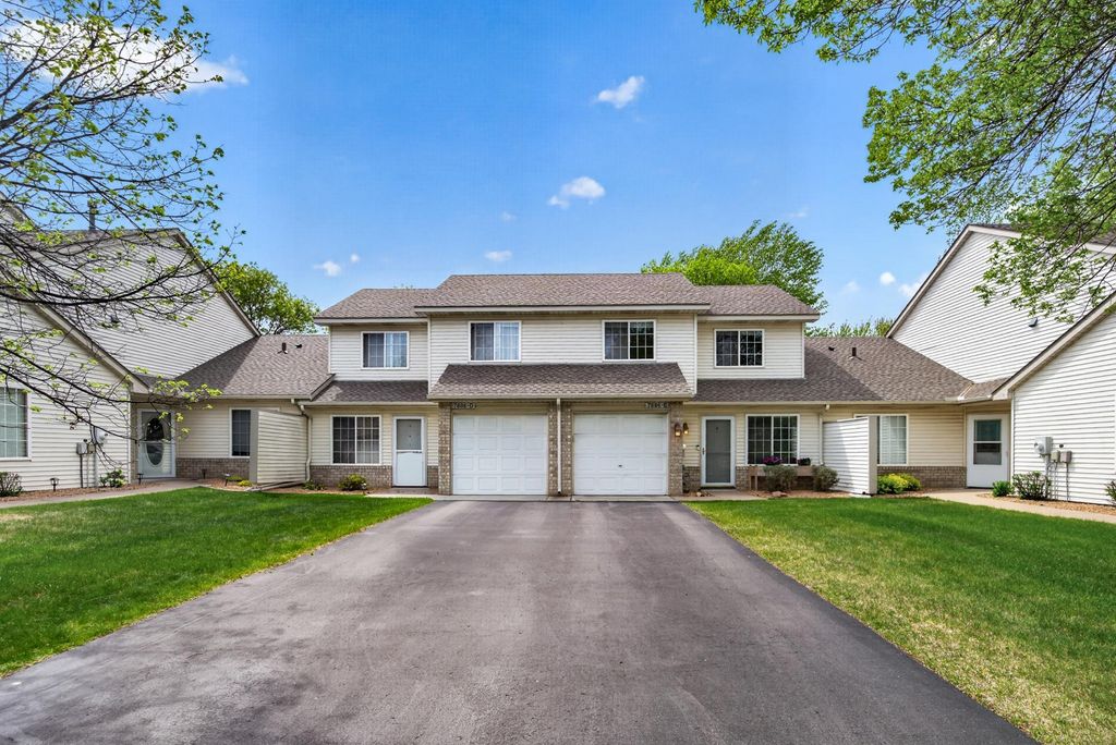 7886 Forest Boulevard E, Woodbury, MN 55125