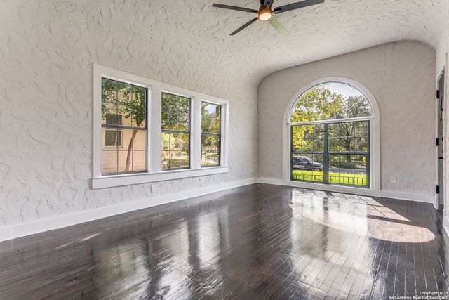 2055 W Magnolia Ave, San Antonio, TX 78201