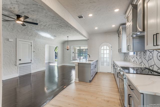 2055 W Magnolia Ave, San Antonio, TX 78201