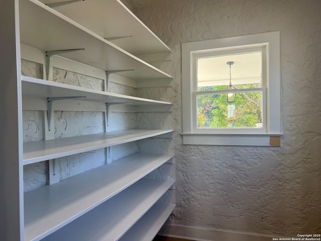 2055 W Magnolia Ave, San Antonio, TX 78201