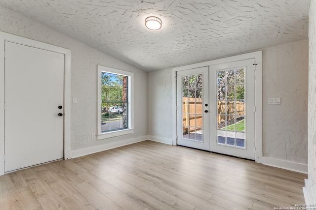 2055 W Magnolia Ave, San Antonio, TX 78201