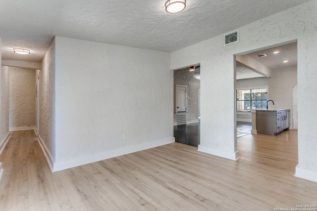 2055 W Magnolia Ave, San Antonio, TX 78201