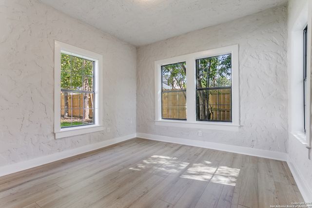 2055 W Magnolia Ave, San Antonio, TX 78201