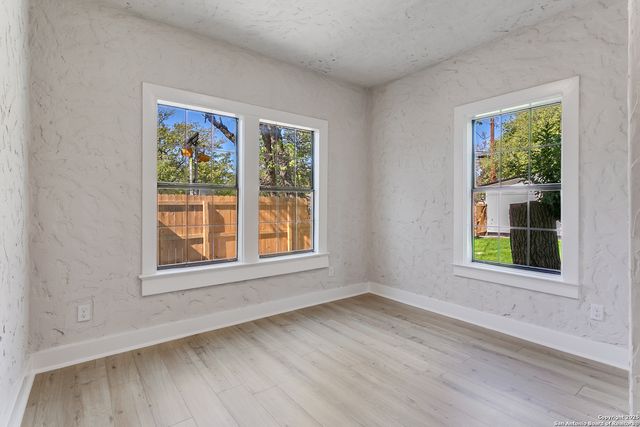 2055 W Magnolia Ave, San Antonio, TX 78201