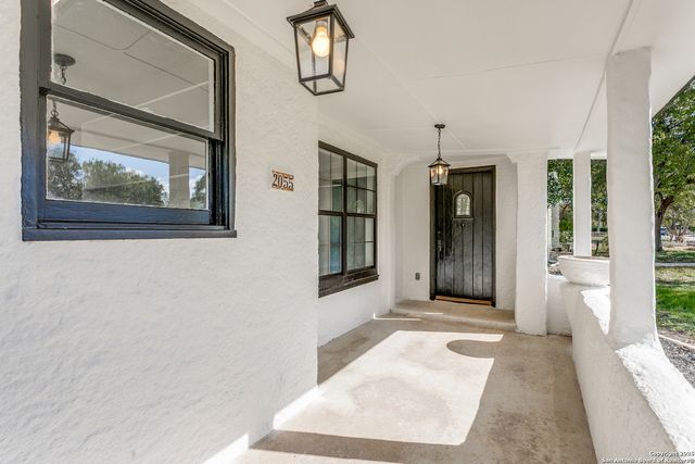 2055 W Magnolia Ave, San Antonio, TX 78201