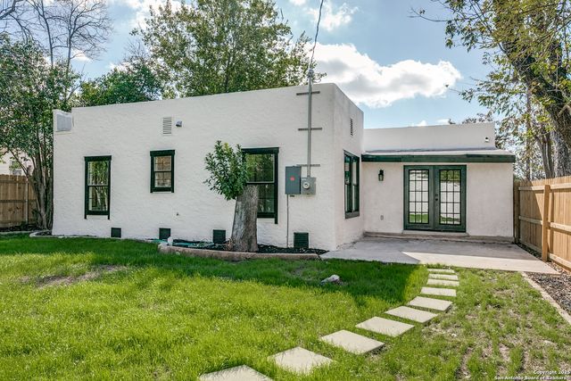 2055 W Magnolia Ave, San Antonio, TX 78201