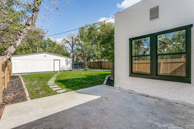 2055 W Magnolia Ave, San Antonio, TX 78201