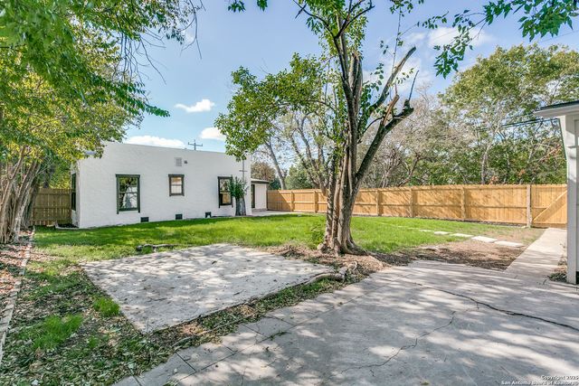 2055 W Magnolia Ave, San Antonio, TX 78201