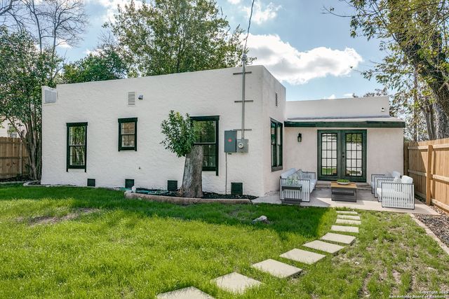 2055 W Magnolia Ave, San Antonio, TX 78201