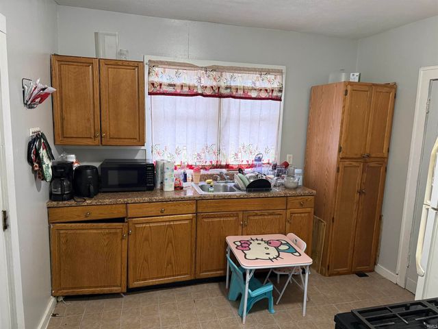 1158 E Indiana Avenue, South Bend, IN 46613