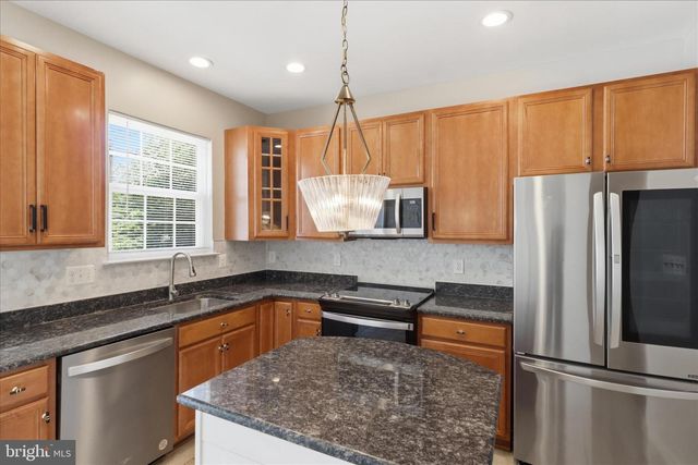 121 DANBURY ST SW, Washington, DC 20032