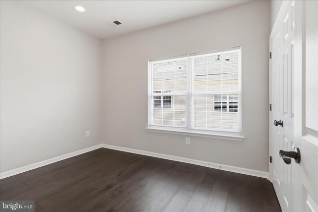 121 DANBURY ST SW, Washington, DC 20032