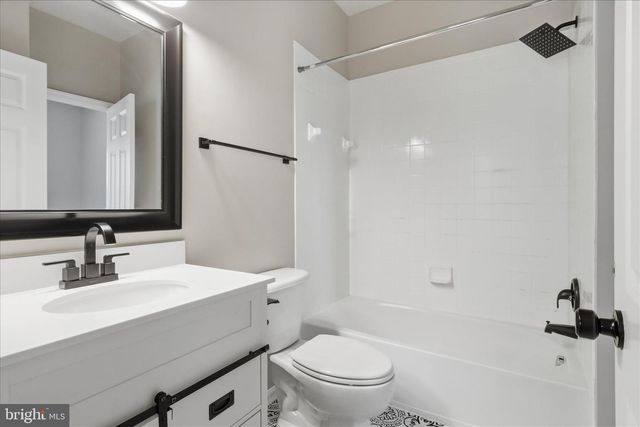 121 DANBURY ST SW, Washington, DC 20032