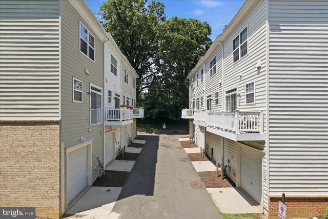 121 DANBURY ST SW, Washington, DC 20032