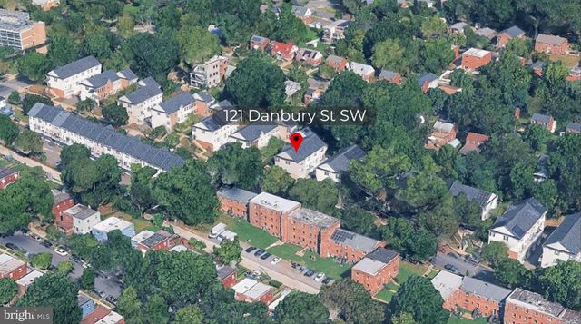 121 DANBURY ST SW, Washington, DC 20032