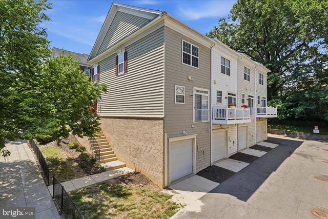 121 DANBURY ST SW, Washington, DC 20032