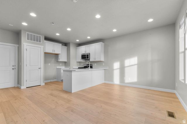 7806 W ALTA LN, Magna, UT 84044
