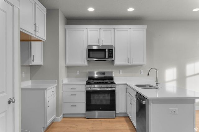 7806 W ALTA LN, Magna, UT 84044