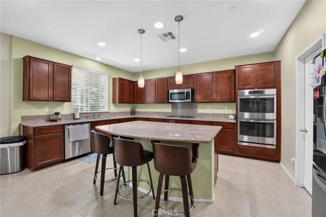 1216 Burgundy Rose, Beaumont, CA 92223