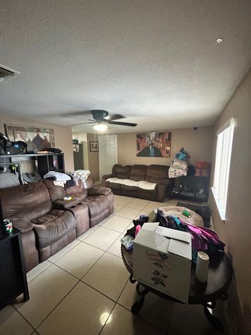 921 Atlantic Dr, Modesto, CA 95358