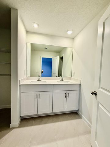 586 Salisbury Circle, Fort Pierce, FL 34982