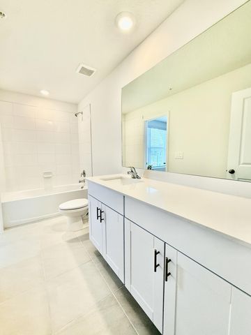 586 Salisbury Circle, Fort Pierce, FL 34982