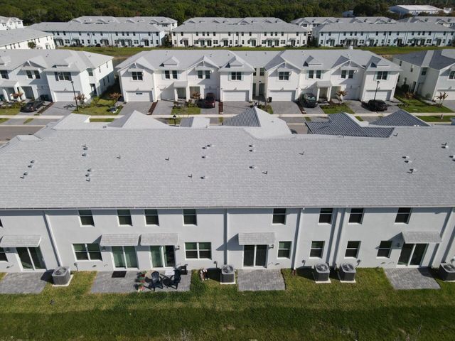 586 Salisbury Circle, Fort Pierce, FL 34982