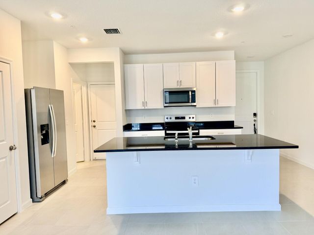 586 Salisbury Circle, Fort Pierce, FL 34982