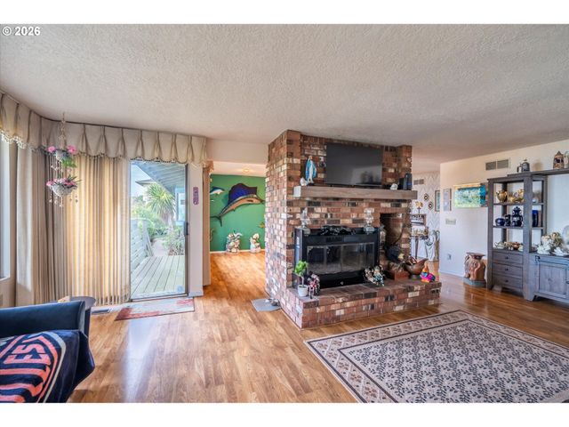 875 SIGNAL Way, Coos Bay, OR 97420