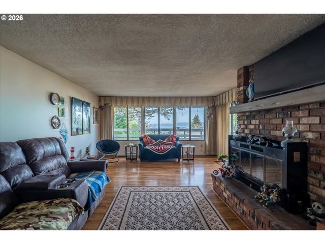 875 SIGNAL Way, Coos Bay, OR 97420