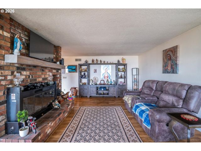 875 SIGNAL Way, Coos Bay, OR 97420