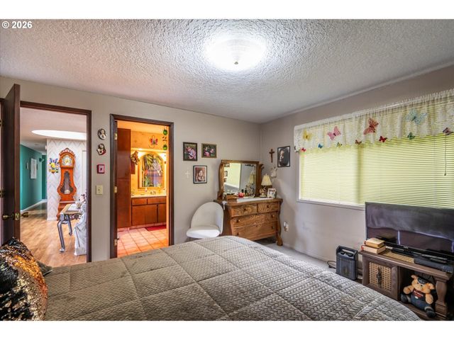 875 SIGNAL Way, Coos Bay, OR 97420