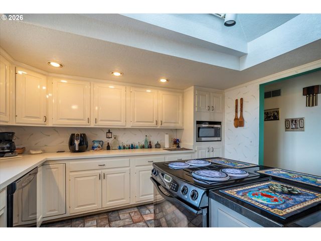 875 SIGNAL Way, Coos Bay, OR 97420