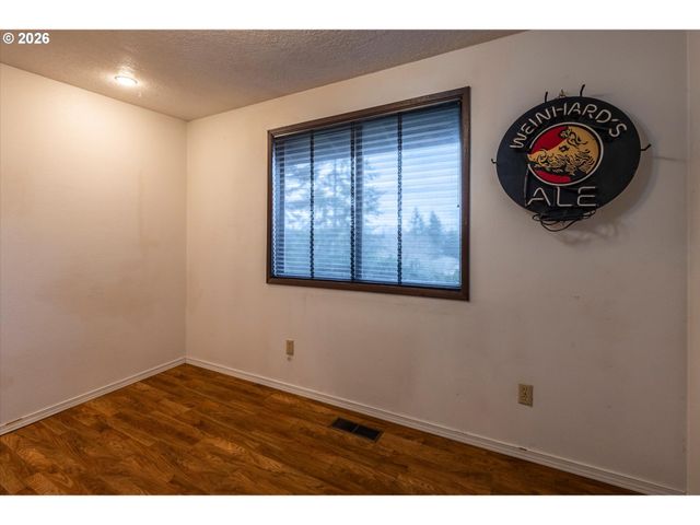 875 SIGNAL Way, Coos Bay, OR 97420