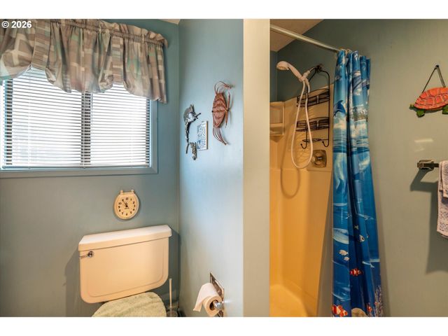 875 SIGNAL Way, Coos Bay, OR 97420