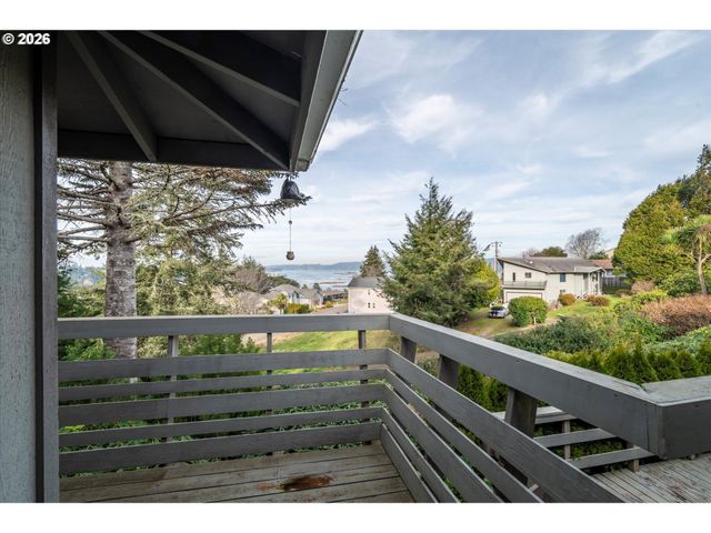 875 SIGNAL Way, Coos Bay, OR 97420