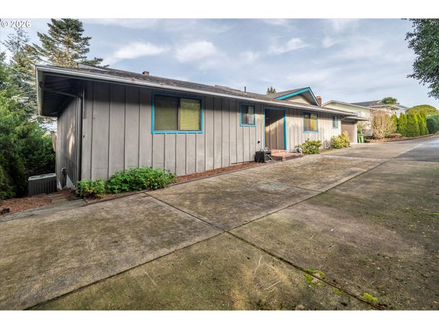 875 SIGNAL Way, Coos Bay, OR 97420