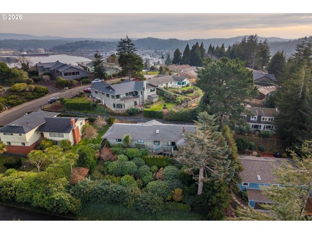 875 SIGNAL Way, Coos Bay, OR 97420