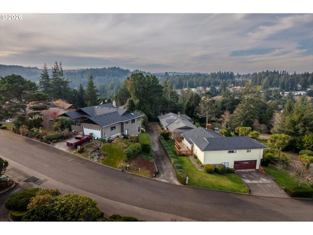 875 SIGNAL Way, Coos Bay, OR 97420